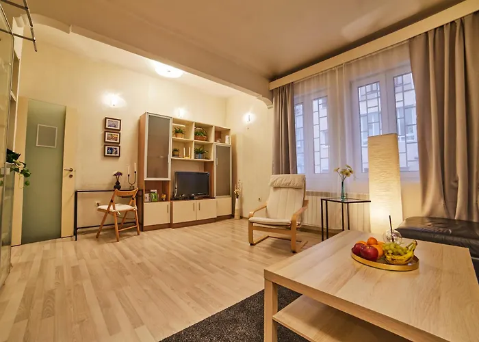 Central Luxury Cozy Modern Apartment